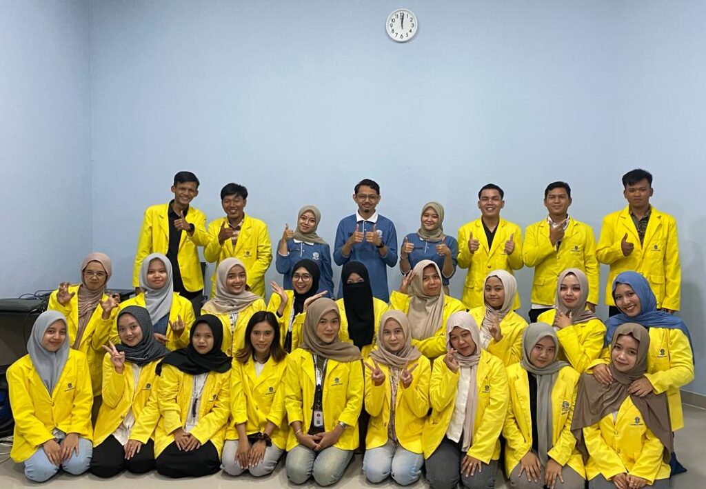 Mahasiswa baru SALUT KC Purbalingga berfoto bersama setelah sukses mengikuti kegiatan PPTO Tahap 2.