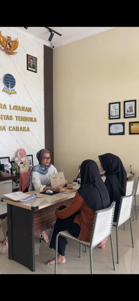 Calon Mahasiswa Mendaftar UT di SALUT KC Purbalingga